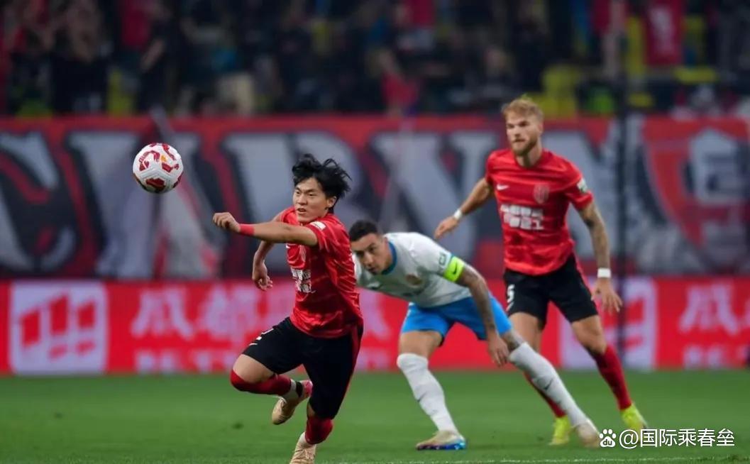 精彩对决展开,亚冠比赛悬念颇多的句子